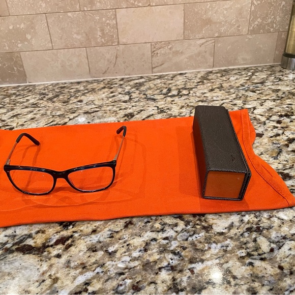 Guess prescription glasses. - Picture 1 of 8